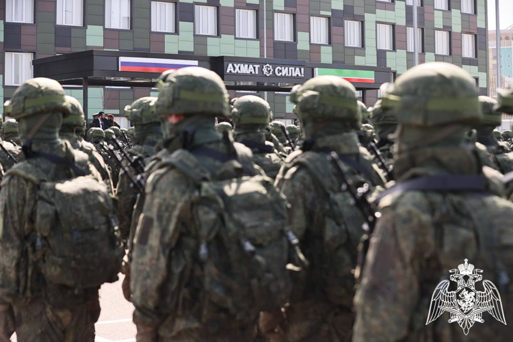 Начальник Управления Росгвардии принял участие в торжественном построении нового полка Минобороны в Грозном  