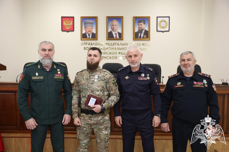 В Грозном специалистов медицинской службы Росгвардии поздравили с профессиональным праздником