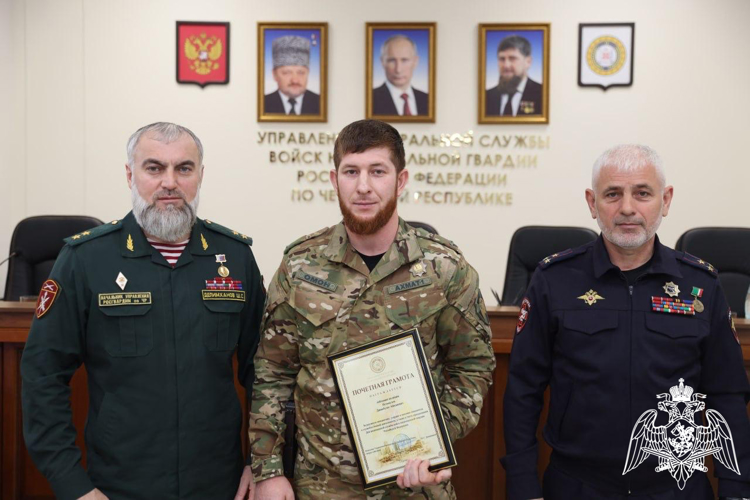 В Грозном специалистов медицинской службы Росгвардии поздравили с профессиональным праздником