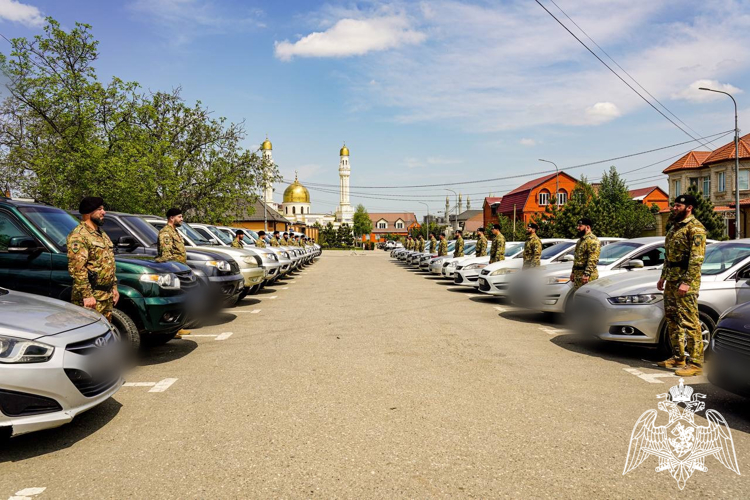 В отделе вневедомственной охраны по городу Грозный прошел смотр служебного автотранспорта 