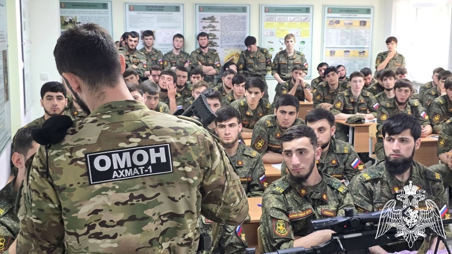 Сотрудники Росгвардии  провели патриотическое мероприятие для студентов Чеченской Республики