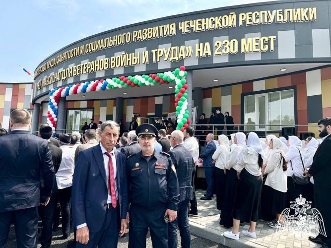 Офицер Росгвардии принял участие в открытии пансионата для ветеранов войны и труда в Грозном