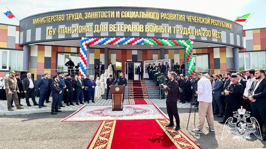 Офицер Росгвардии принял участие в открытии пансионата для ветеранов войны и труда в Грозном