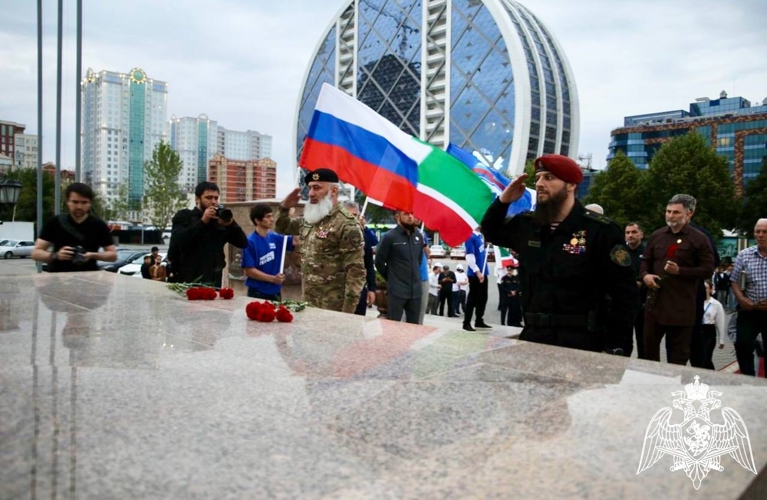 Офицер Росгвардии принял участие в международной акции «Огненные картины войны» в Чеченской Республике