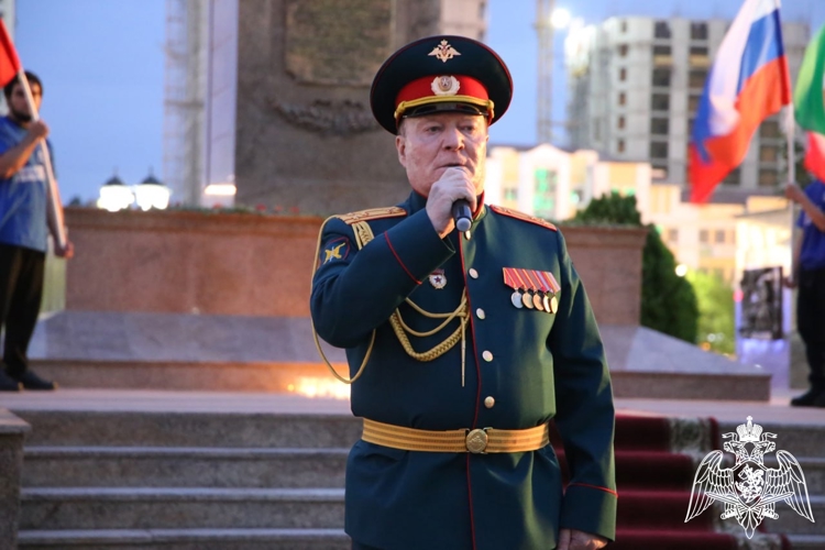Офицер Росгвардии принял участие в международной акции «Огненные картины войны» в Чеченской Республике
