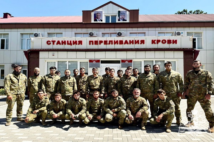 В рамках акции «От сердца к сердцу» росгвардейцы из Грозного сдали донорскую кровь