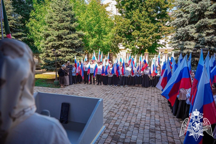 В Грозном росгвардейцы приняли участие в мероприятиях ко Дню Государственного флага Российской Федерации