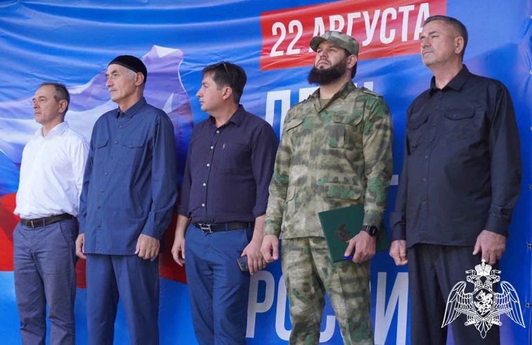 В Грозном росгвардейцы приняли участие в мероприятиях ко Дню Государственного флага Российской Федерации