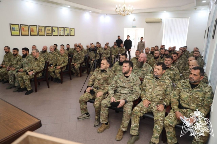 Начальник Управления Росгвардии по Чеченской Республике провел служебное совещание с руководящим составом ОМОН «АХМАТ-1» 