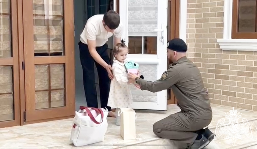 В Чеченской Республике росгвардейцы провели приуроченную ко Дню знаний акцию