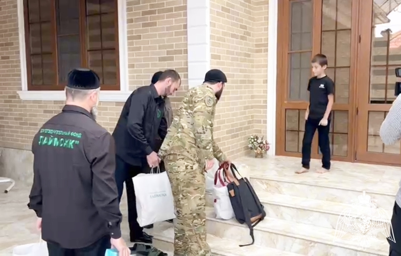 В Чеченской Республике росгвардейцы провели приуроченную ко Дню знаний акцию