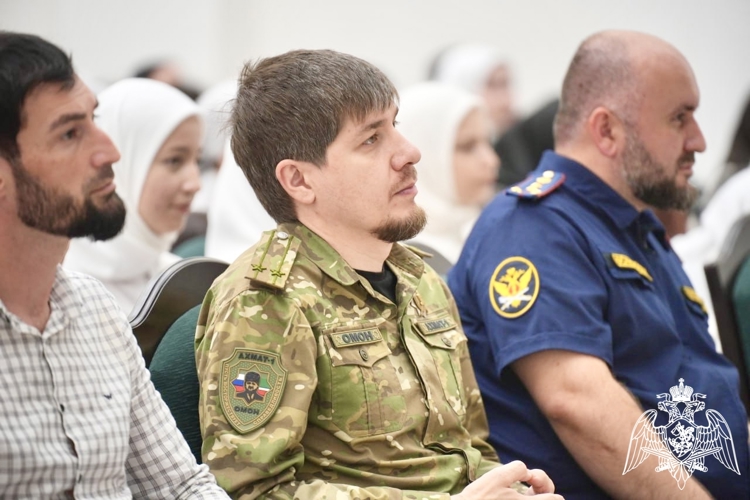 В Грозном представитель Росгвардии принял участие в памятном мероприятии ко Дню солидарности в борьбе с терроризмом