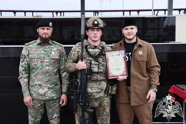 В Грозном отметили 25-ю годовщину со дня образования ОМОН «АХМАТ-Крепость» (на транспорте)