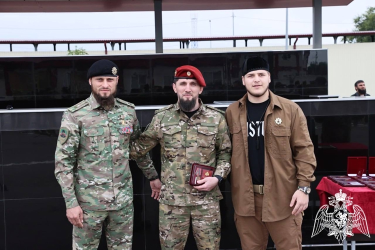 В Грозном отметили 25-ю годовщину со дня образования ОМОН «АХМАТ-Крепость» (на транспорте)