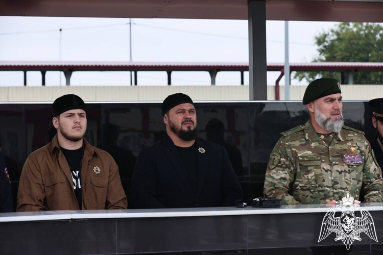 В Грозном отметили 25-ю годовщину со дня образования ОМОН «АХМАТ-Крепость» (на транспорте)