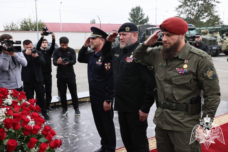 В Грозном отметили 25-ю годовщину со дня образования ОМОН «АХМАТ-Крепость» (на транспорте)