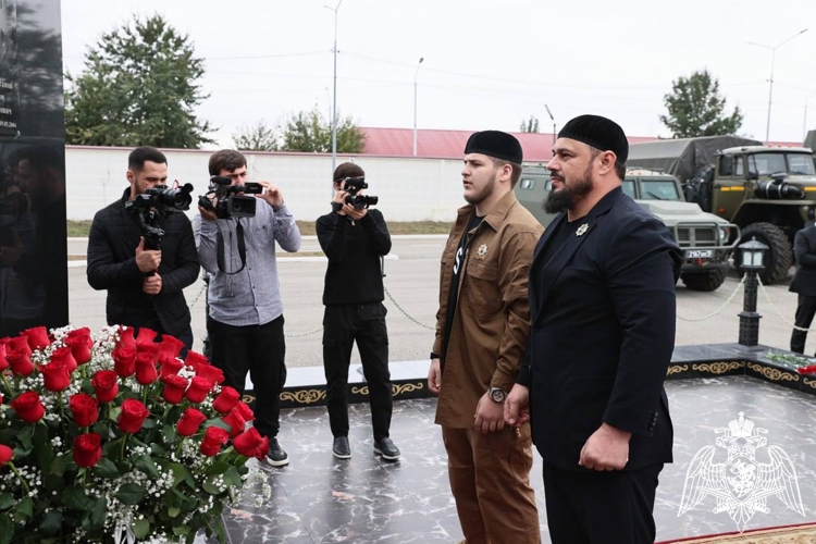 В Грозном отметили 25-ю годовщину со дня образования ОМОН «АХМАТ-Крепость» (на транспорте)