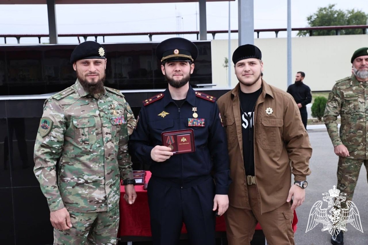 В Грозном отметили 25-ю годовщину со дня образования ОМОН «АХМАТ-Крепость» (на транспорте)