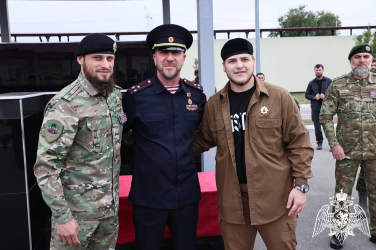 В Грозном отметили 25-ю годовщину со дня образования ОМОН «АХМАТ-Крепость» (на транспорте)