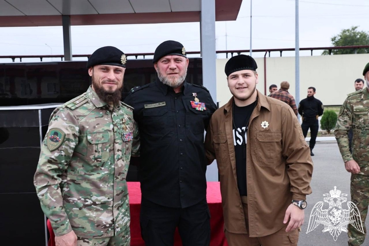 В Грозном отметили 25-ю годовщину со дня образования ОМОН «АХМАТ-Крепость» (на транспорте)