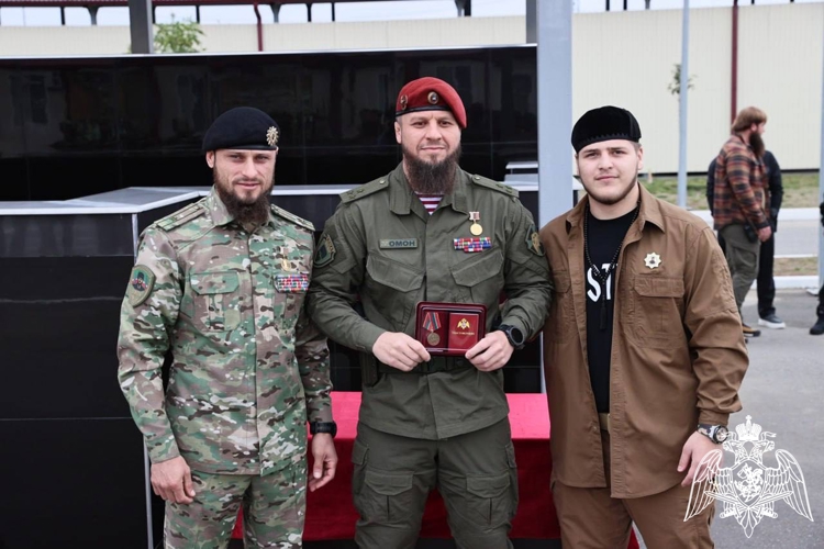 В Грозном отметили 25-ю годовщину со дня образования ОМОН «АХМАТ-Крепость» (на транспорте)