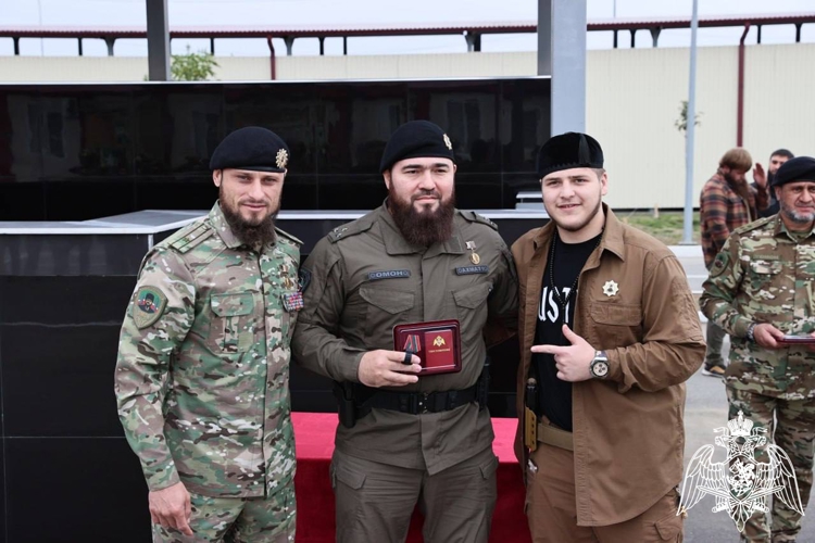 В Грозном отметили 25-ю годовщину со дня образования ОМОН «АХМАТ-Крепость» (на транспорте)