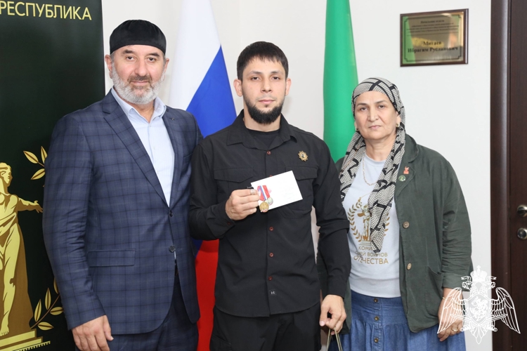 В Грозном росгвардейцы приняли участие в патриотическом мероприятии 