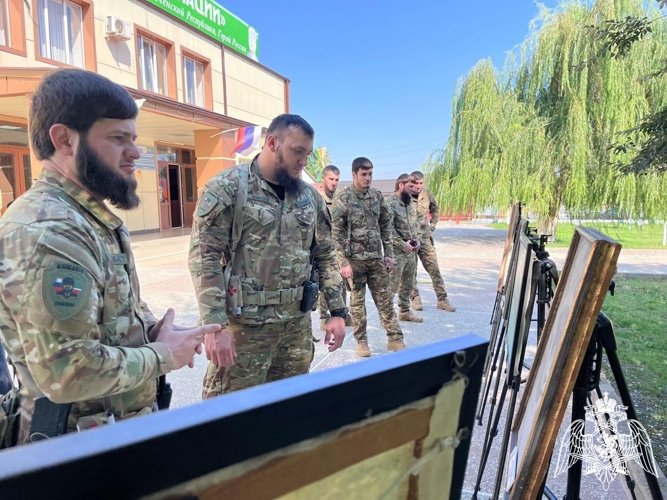 Военнослужащие и сотрудники Росгвардии познакомились с художественным наследием Чеченской Республики