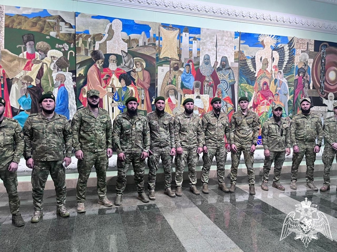 Росгвардейцы приняли участие в открытии выставки ко Дню народного единства в Грозном