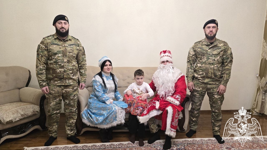 В Чеченской Республике дети погибших сотрудников Росгвардии получили новогодние подарки 