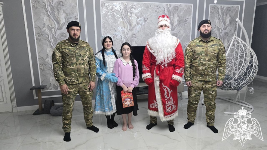 В Чеченской Республике дети погибших сотрудников Росгвардии получили новогодние подарки 