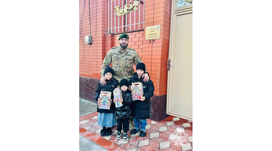 В Чеченской Республике дети погибших сотрудников Росгвардии получили новогодние подарки 