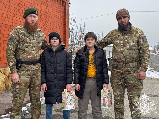 В Чеченской Республике дети погибших сотрудников Росгвардии получили новогодние подарки 