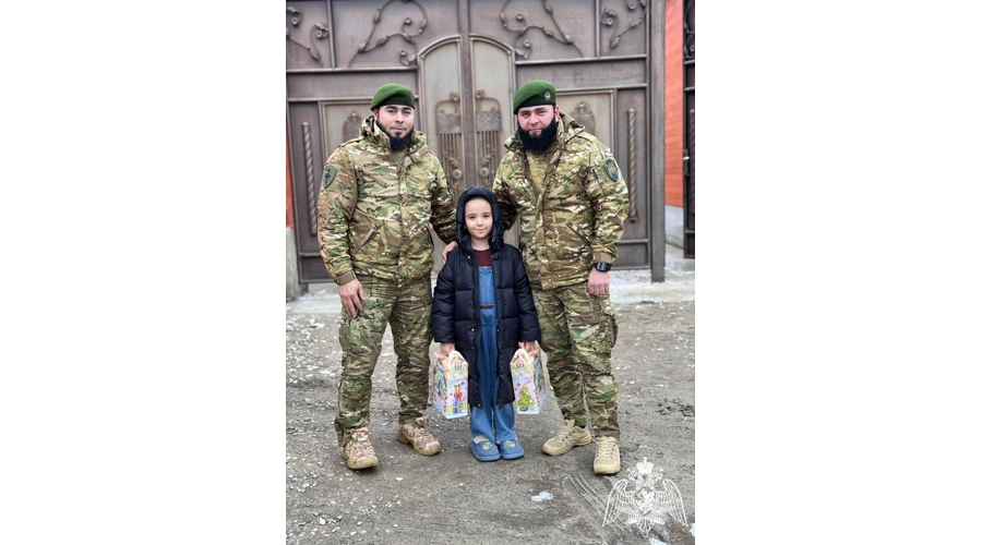 В Чеченской Республике дети погибших сотрудников Росгвардии получили новогодние подарки 