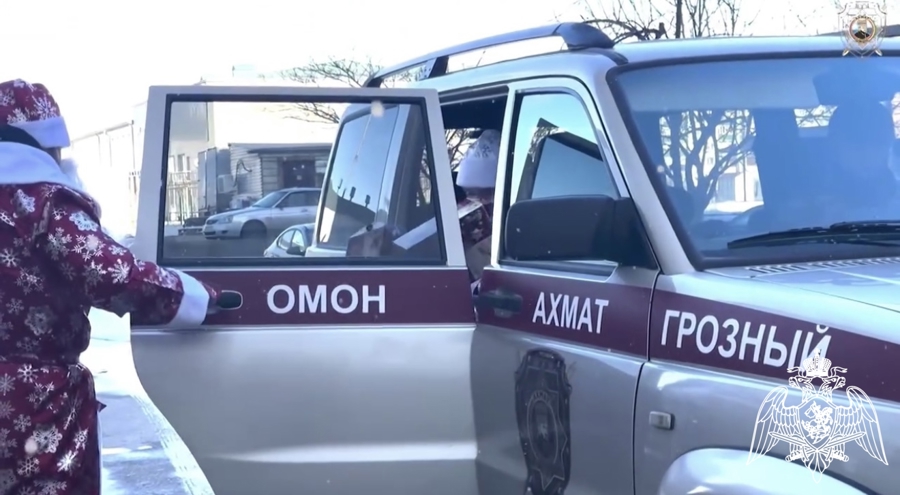 В Чеченской Республике росгвардейцы присоединились к акции «Дед Мороз специального назначения»