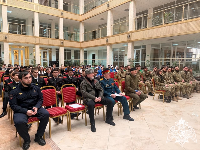 В Грозном росгвардейцы приняли участие в мероприятии ко Дню полного освобождения Ленинграда от блокады