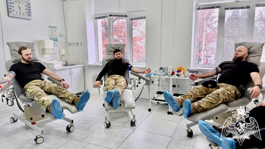 Росгвардейцы Чечни пополнили банк крови для медицинских учреждений республики