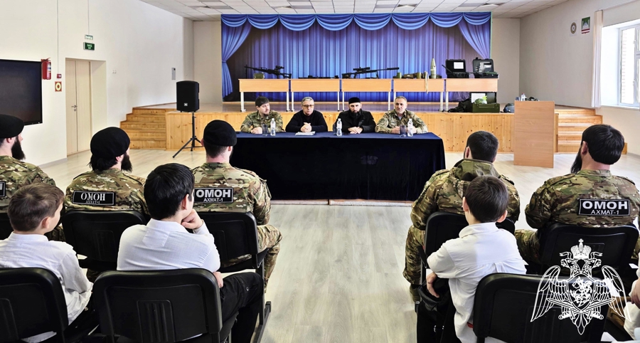 Росгвардейцы провели встречу с учащимися грозненской школы