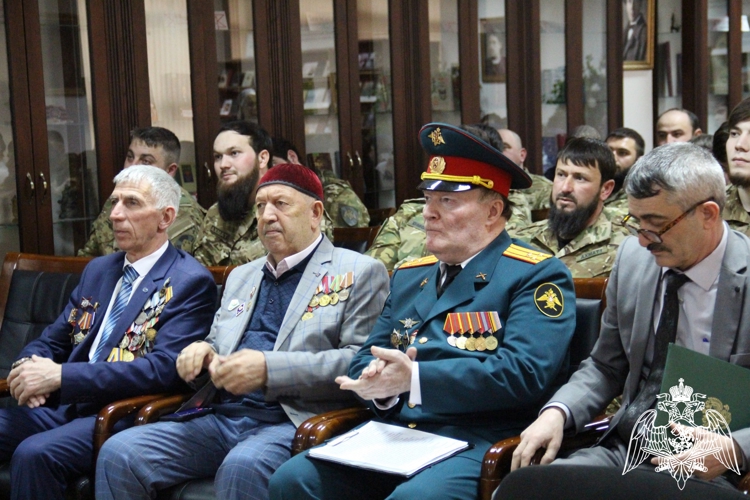 Сотрудники Росгвардии приняли участие в памятном мероприятии в Национальной библиотеке Чеченской Республики