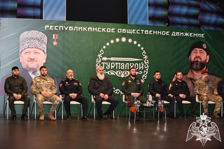 В Грозном представитель Росгвардии поздравил активистов «Турпалхой» с  годовщиной со дня образования движения 