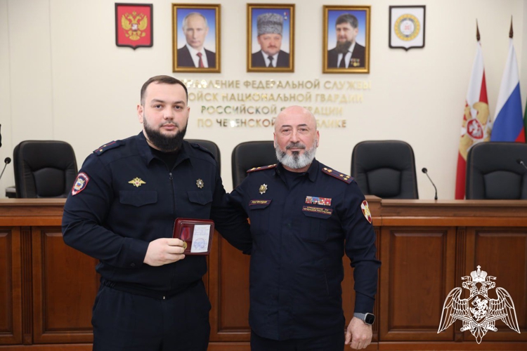 В Грозном наградили сотрудников лицензионно-разрешительной работы и госконтроля Росгвардии