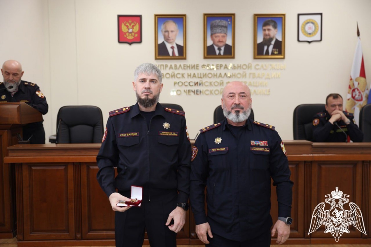 В Грозном наградили сотрудников лицензионно-разрешительной работы и госконтроля Росгвардии
