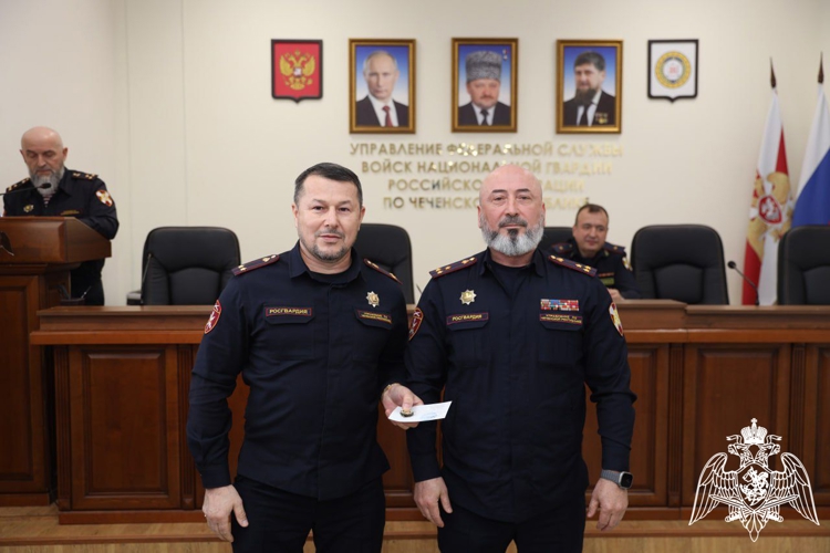 В Грозном наградили сотрудников лицензионно-разрешительной работы и госконтроля Росгвардии