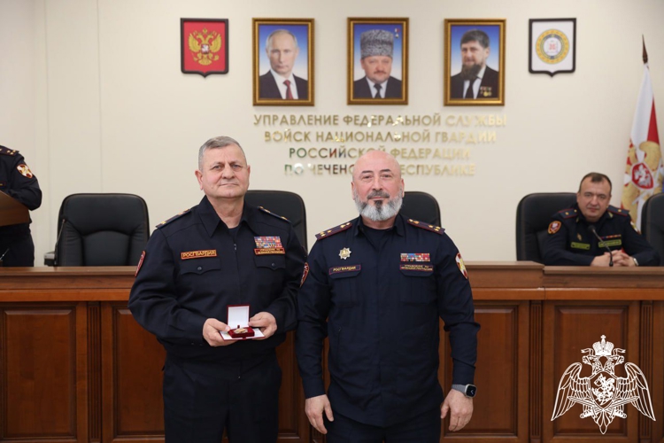 В Грозном наградили сотрудников лицензионно-разрешительной работы и госконтроля Росгвардии