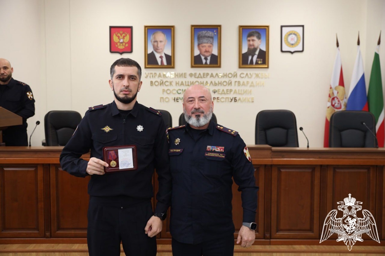 В Грозном наградили сотрудников лицензионно-разрешительной работы и госконтроля Росгвардии