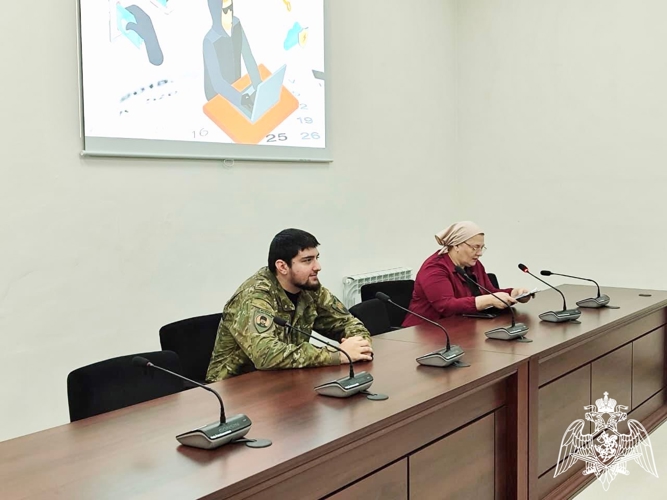 В Грозном сотрудники Росгвардии повысили правовую грамотность в сфере информационной безопасности