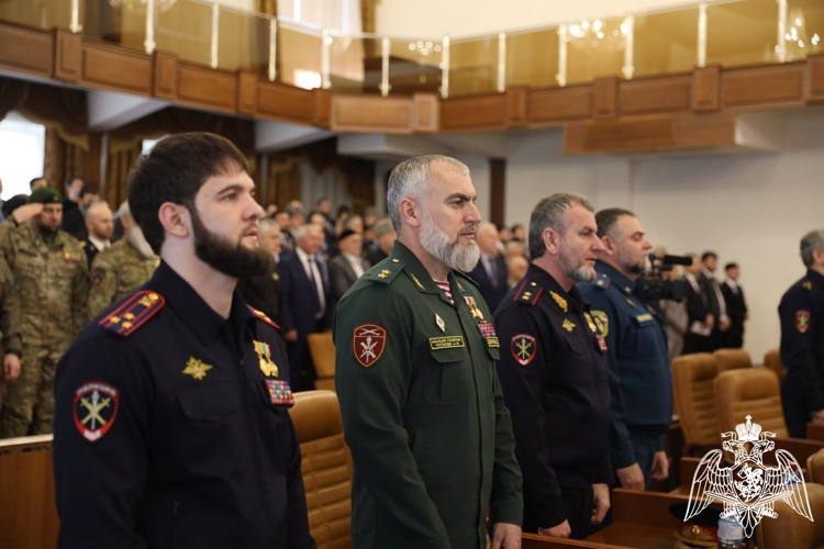 Начальник Управления Росгвардии по Чеченской Республике принял участие в торжественном собрании, посвященном Дню Конституции региона