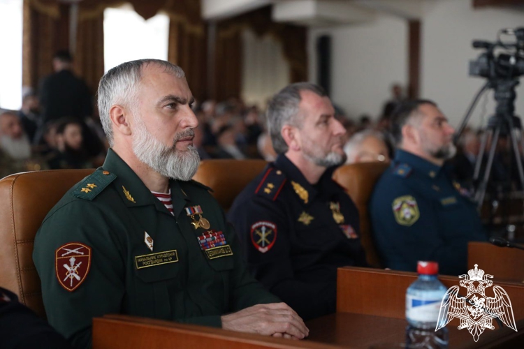 Начальник Управления Росгвардии по Чеченской Республике принял участие в торжественном собрании, посвященном Дню Конституции региона
