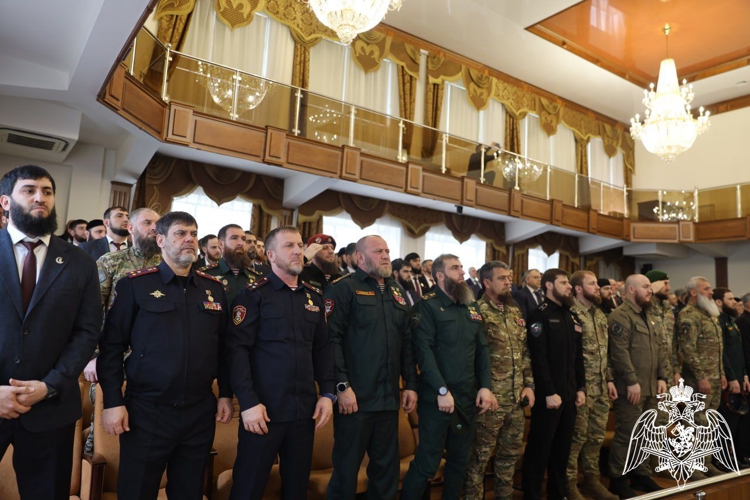 Начальник Управления Росгвардии по Чеченской Республике принял участие в торжественном собрании, посвященном Дню Конституции региона