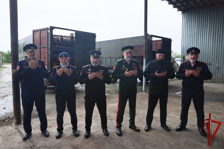 В Чеченской Республике семьи погибших сотрудников Росгвардии поздравили с праздником Курбан-Байрам